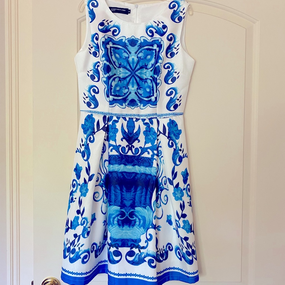 Sleeveless dress